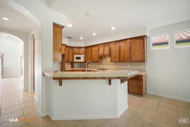 1805 Angers Court, Bakersfield, CA 93311