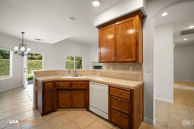1805 Angers Court, Bakersfield, CA 93311