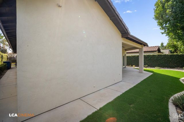 1805 Angers Court, Bakersfield, CA 93311