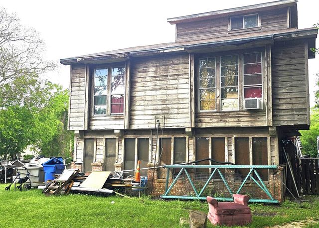 7573 W Bernard Road, Hungerford, TX 77435