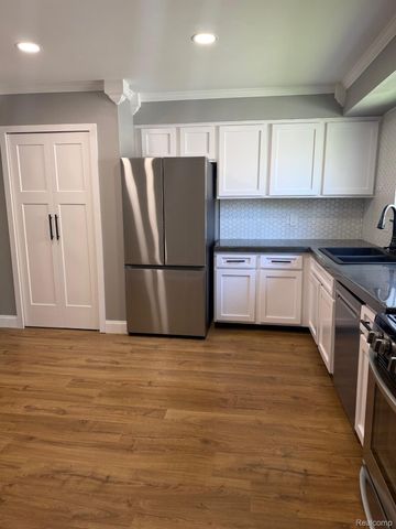 18388 Stamford Street, Livonia, MI 48152