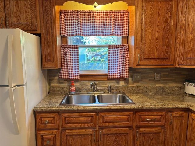 65 Brookside Circle, Springfield, MA 01129