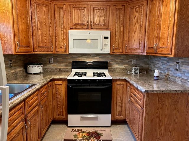 65 Brookside Circle, Springfield, MA 01129