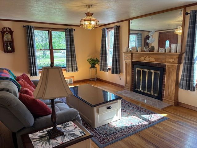65 Brookside Circle, Springfield, MA 01129