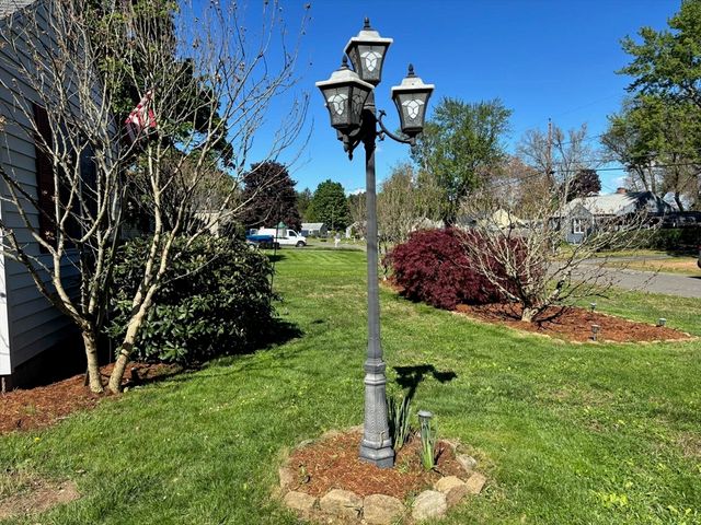 65 Brookside Circle, Springfield, MA 01129