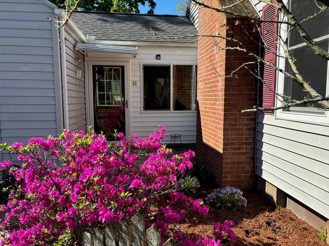 65 Brookside Circle, Springfield, MA 01129