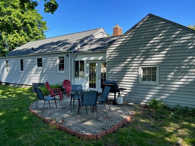 65 Brookside Circle, Springfield, MA 01129