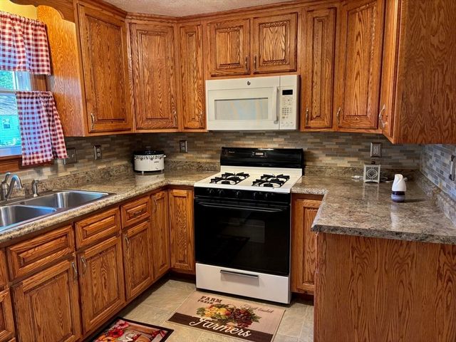 65 Brookside Circle, Springfield, MA 01129