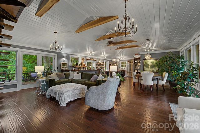 75 Mountain View Road, Sylva, NC 28779