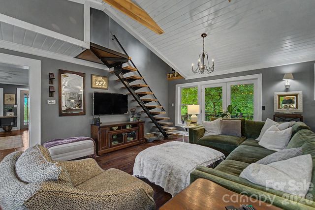 75 Mountain View Road, Sylva, NC 28779