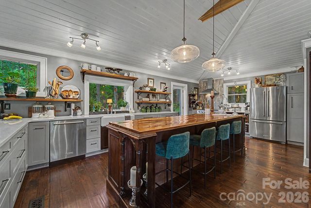 75 Mountain View Road, Sylva, NC 28779
