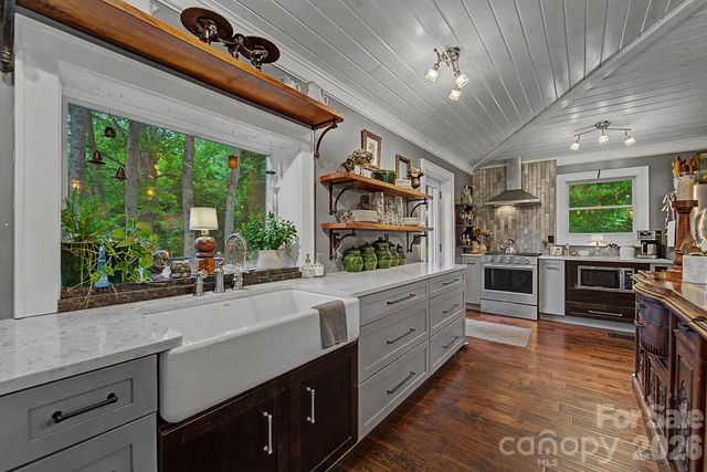 75 Mountain View Road, Sylva, NC 28779