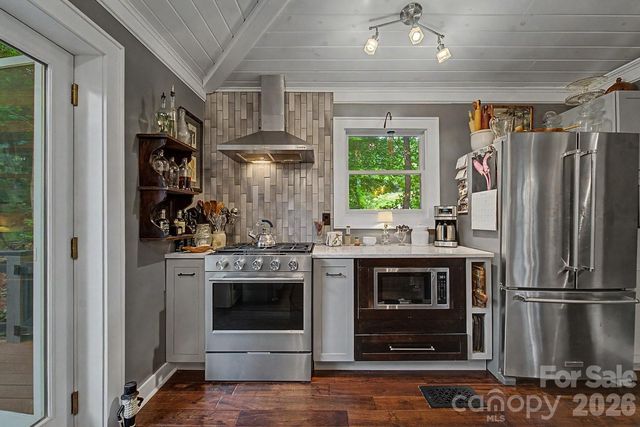 75 Mountain View Road, Sylva, NC 28779