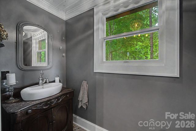 75 Mountain View Road, Sylva, NC 28779