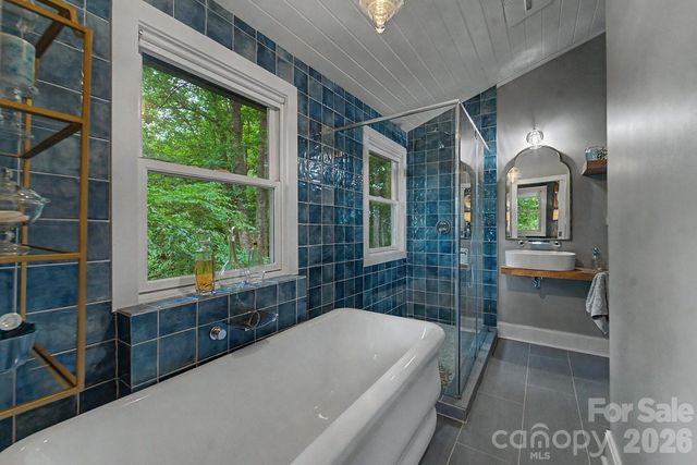 75 Mountain View Road, Sylva, NC 28779