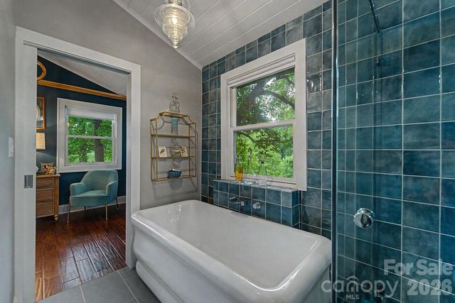 75 Mountain View Road, Sylva, NC 28779
