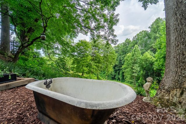 75 Mountain View Road, Sylva, NC 28779