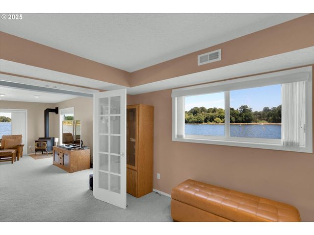 7720 S Macadam Ave 33, Portland, OR 97219