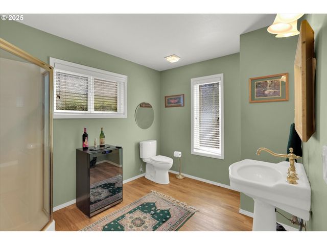 7720 S Macadam Ave 33, Portland, OR 97219