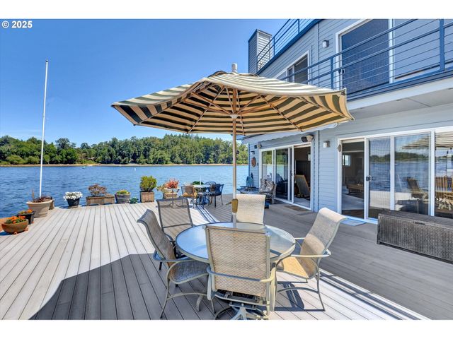 7720 S Macadam Ave 33, Portland, OR 97219