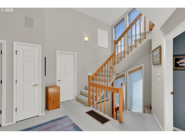 7720 S Macadam Ave 33, Portland, OR 97219