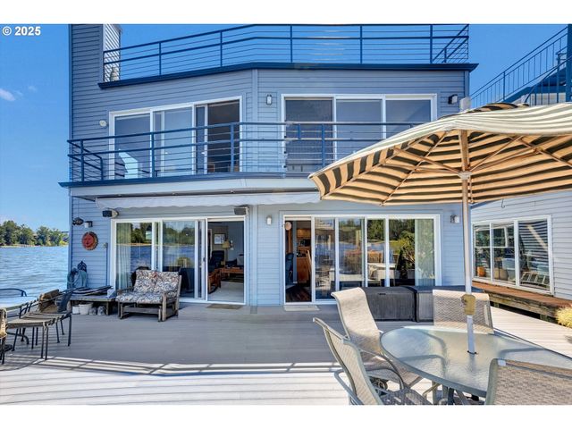 7720 S Macadam Ave 33, Portland, OR 97219