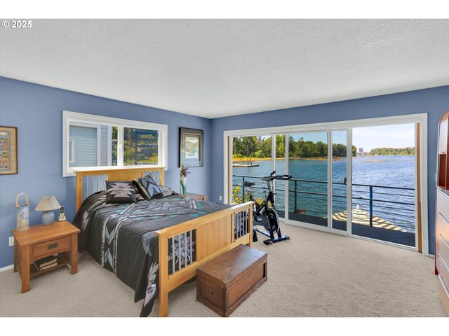 7720 S Macadam Ave 33, Portland, OR 97219