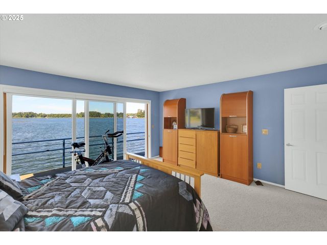 7720 S Macadam Ave 33, Portland, OR 97219