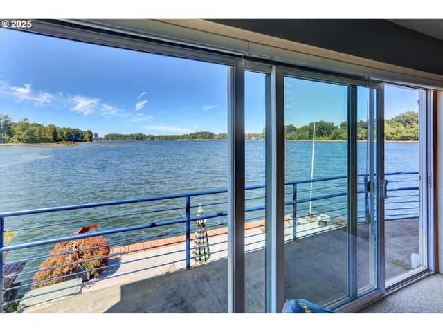 7720 S Macadam Ave 33, Portland, OR 97219