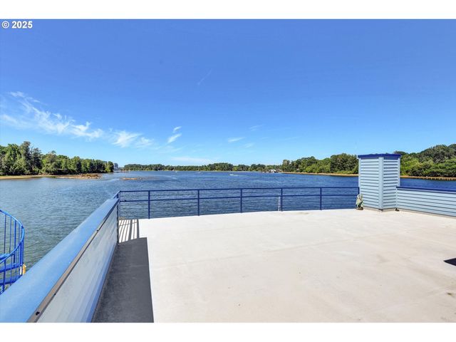 7720 S Macadam Ave 33, Portland, OR 97219