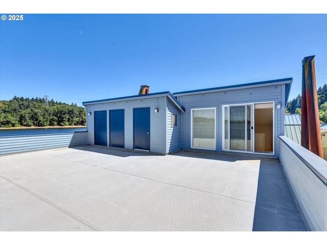 7720 S Macadam Ave 33, Portland, OR 97219