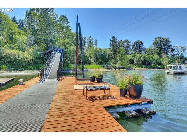 7720 S Macadam Ave 33, Portland, OR 97219