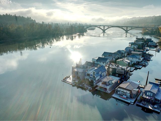 7720 S Macadam Ave 33, Portland, OR 97219