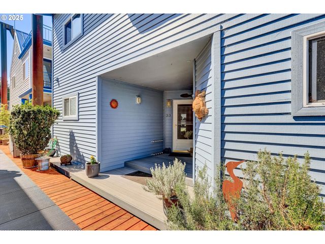 7720 S Macadam Ave 33, Portland, OR 97219