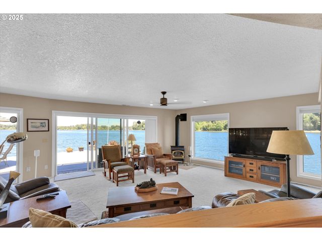 7720 S Macadam Ave 33, Portland, OR 97219