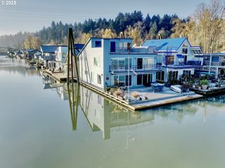 7720 S Macadam Ave 33, Portland, OR 97219