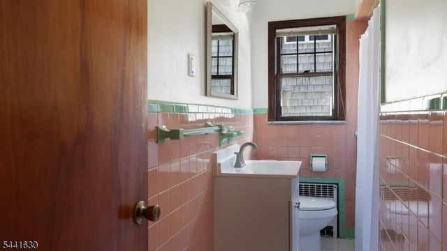 89 Ford Ave, Woodbridge Twp., NJ 08863