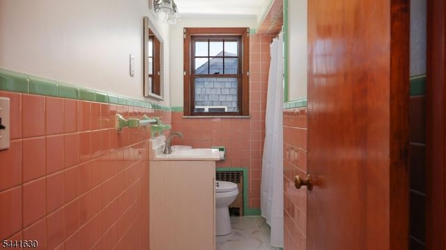 89 Ford Ave, Woodbridge Twp., NJ 08863