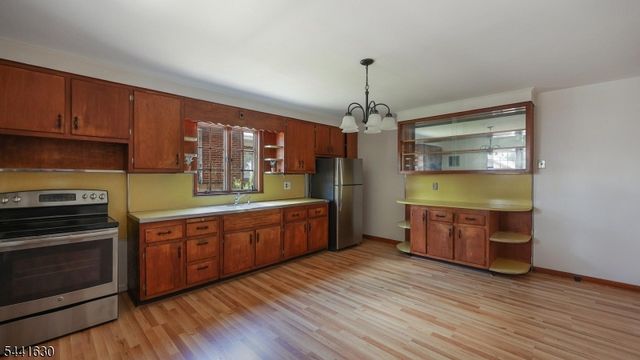 89 Ford Ave, Woodbridge Twp., NJ 08863