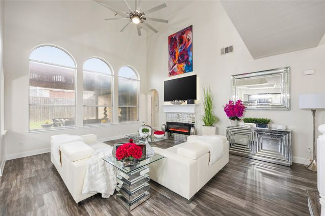 716 Mulberry Lane, Desoto, TX 75115
