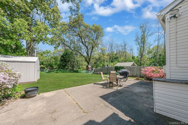 10 Magellan Avenue, Kings Park, NY 11754