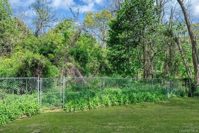 10 Magellan Avenue, Kings Park, NY 11754