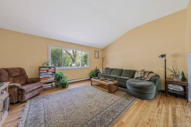 10 Magellan Avenue, Kings Park, NY 11754