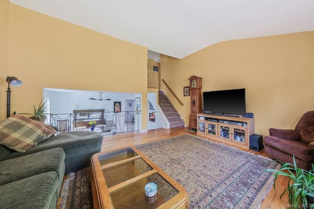 10 Magellan Avenue, Kings Park, NY 11754