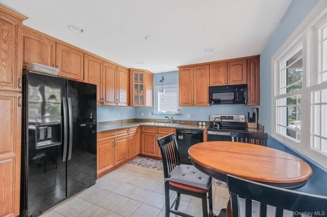 10 Magellan Avenue, Kings Park, NY 11754