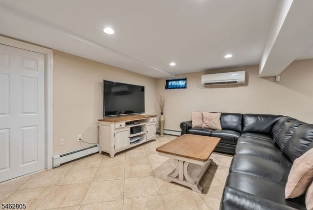 26 Rabkin Dr, Clifton City, NJ 07013