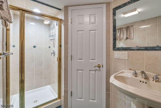 26 Rabkin Dr, Clifton City, NJ 07013