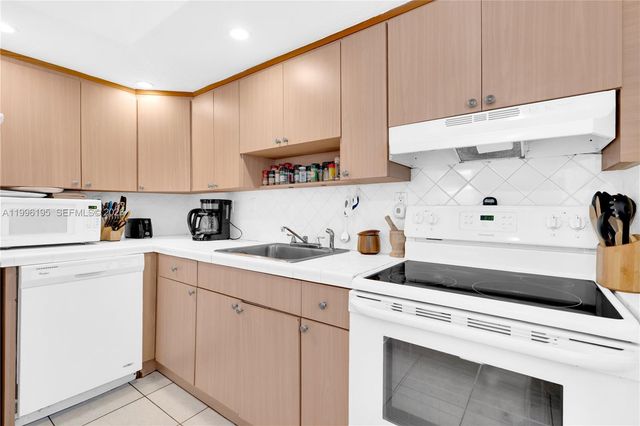 6133 SW 62nd Ter, South Miami, FL 33143