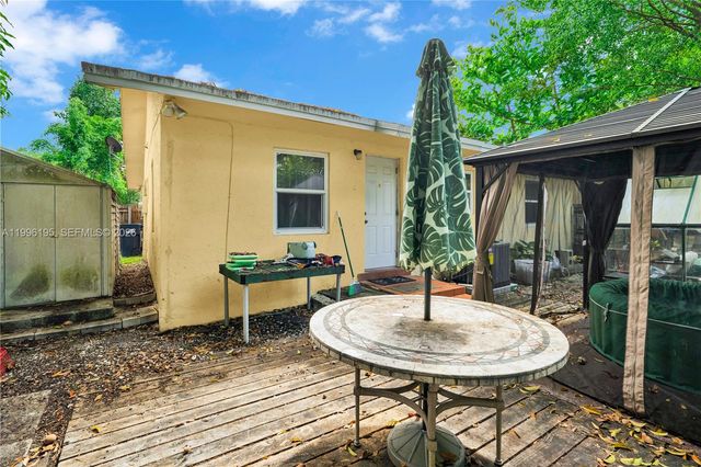 6133 SW 62nd Ter, South Miami, FL 33143