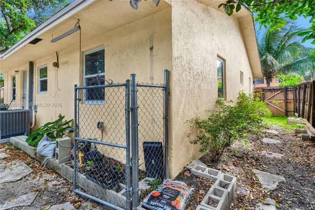 6133 SW 62nd Ter, South Miami, FL 33143